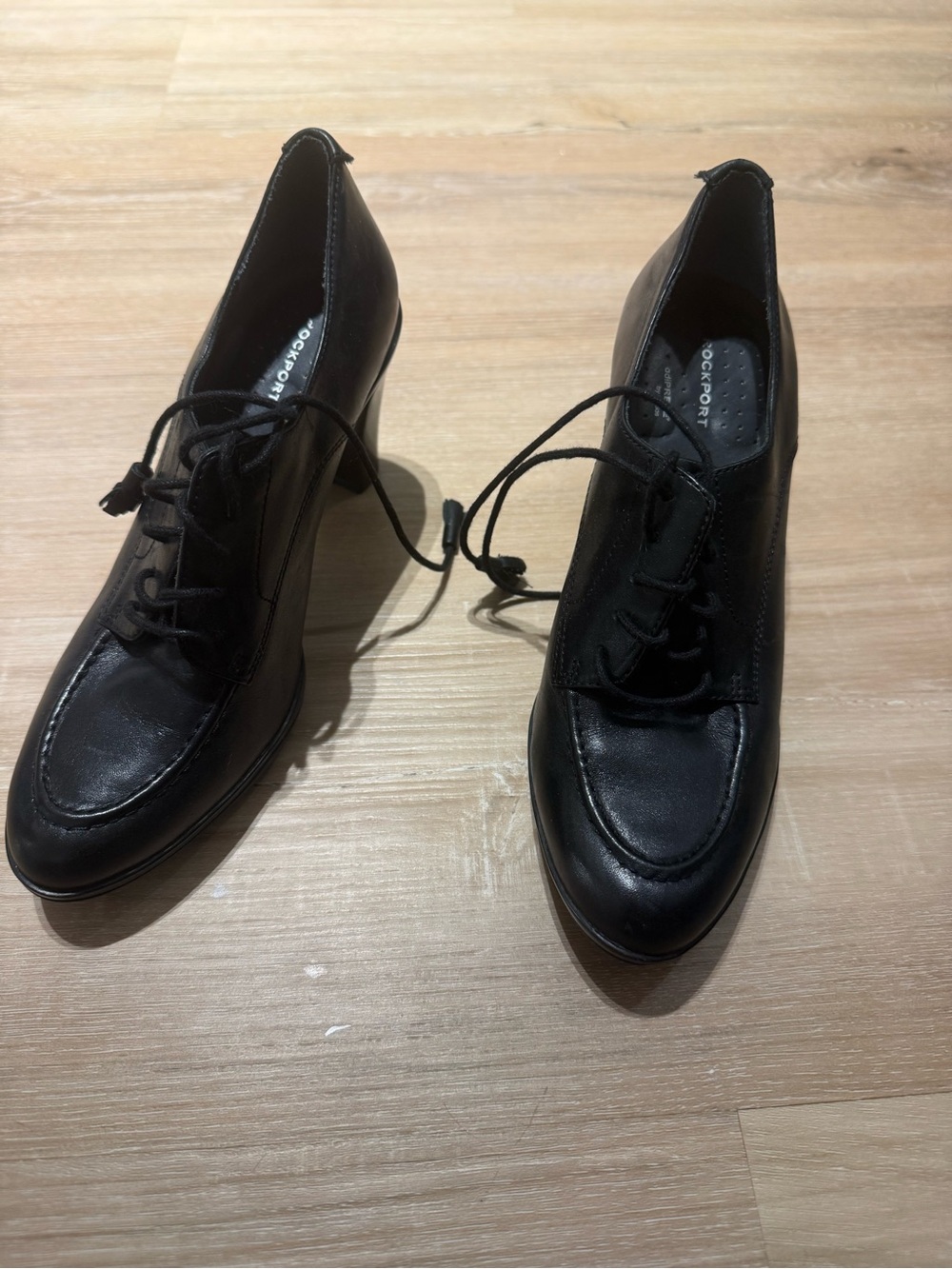 Rockport Black Leather Lace-Up Heeled Oxfords